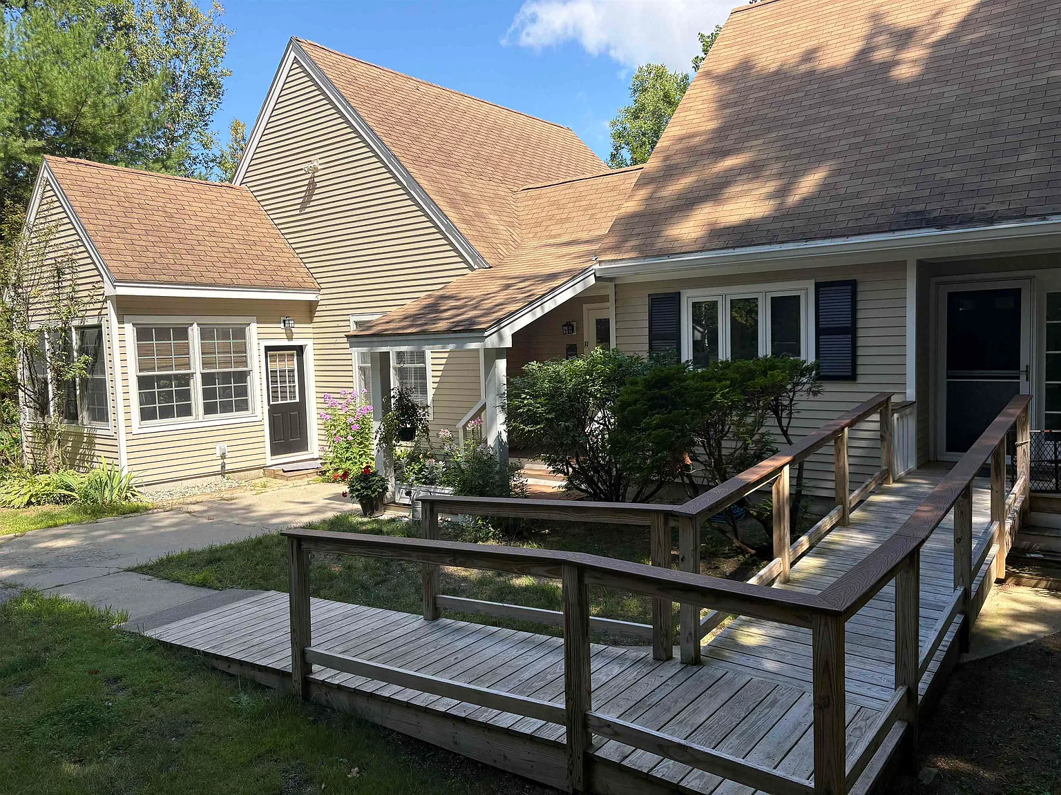 4 bed, 2.0 bath, 1600 sqft, $3,500 — Photo 4