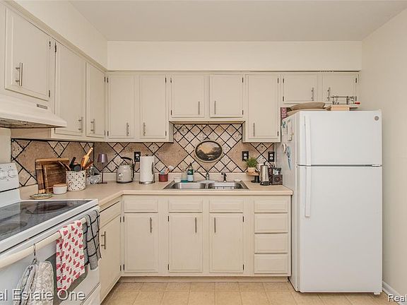 5th image of 207 Murphy St #207