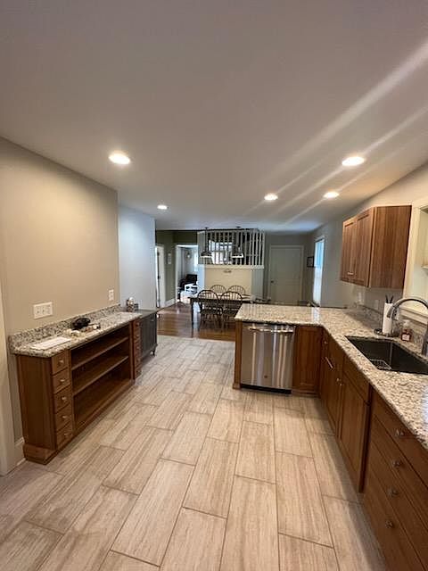 2nd image of 121 Williams St