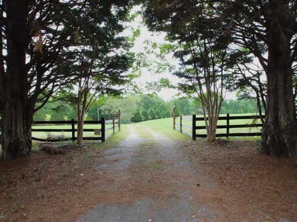 1920 Landrum Mill Rd, Campobello, SC 29322