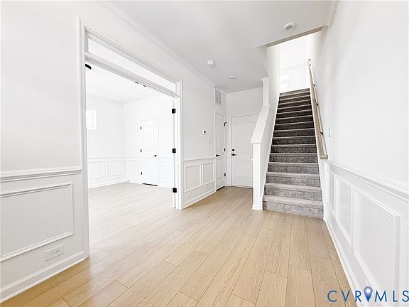 2nd image of 2405 Flora Blvd