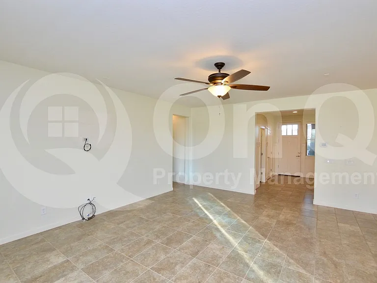 2814 E Quenton St — Photo 8