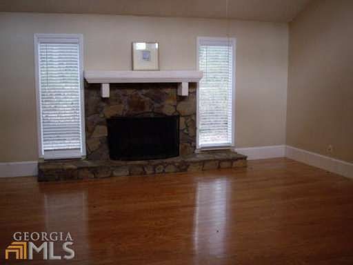 3rd image of 2006 N Cove Ct