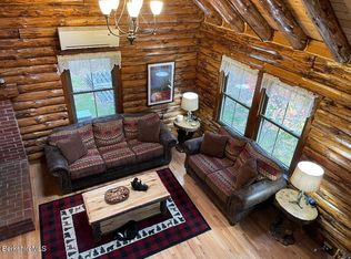 115 Hopkins Ln, Becket, MA 01223