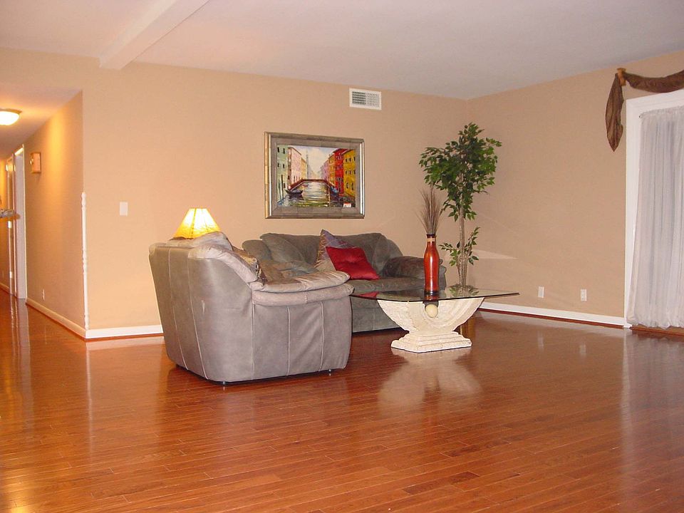 1st image of 1302 Mercury Blvd APT 39