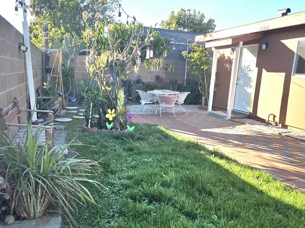 11911 1/2 Peach St, Lynwood, CA 90262