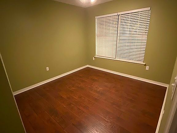 4th image of 4865 Kensington Ln