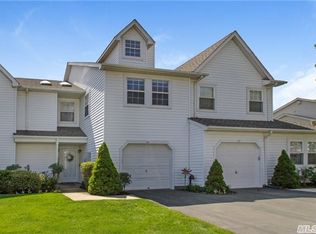 74 Thomas Ln, East Setauket, NY 11733