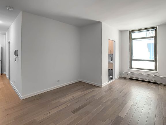 5th image of 4 Park Ave APT 5P