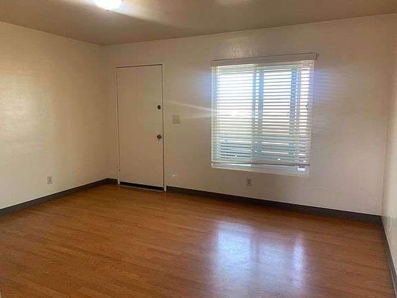 2nd image of 1211-1221 La Salle Ave #J