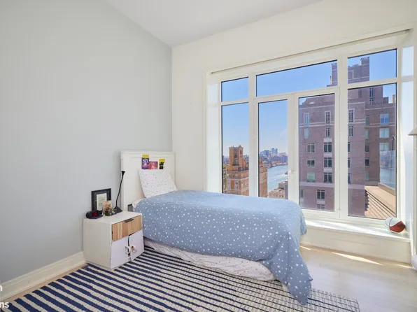 40 East End Avenue image 9 of 14