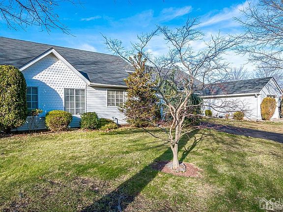 3rd image of 577 Nutley Dr #B