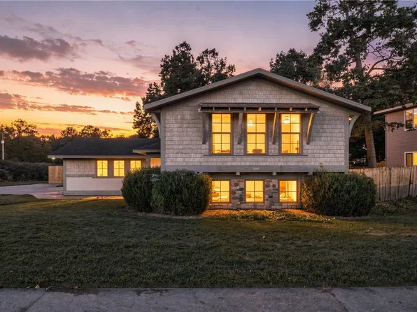 1009 Peak St, Cave Springs, AR 72718