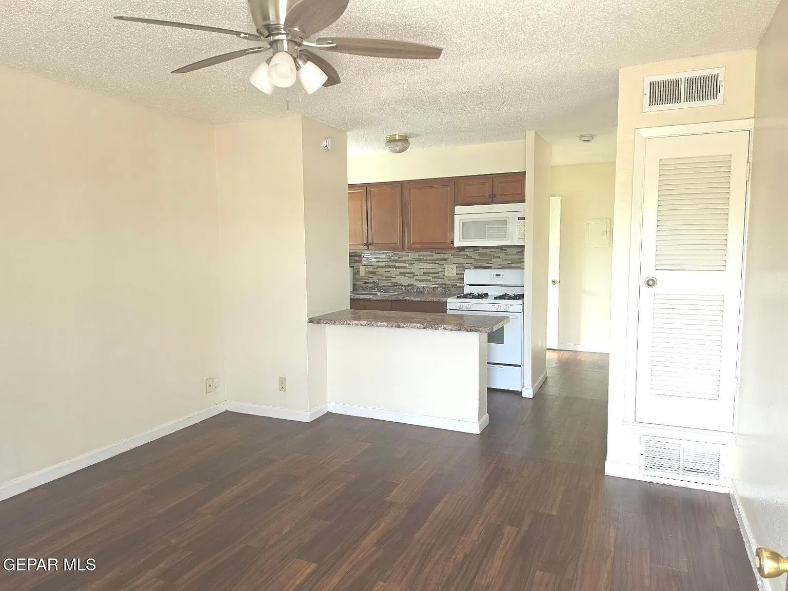 Studio, 1.0 bath, 600 sqft, $625 — Photo 3