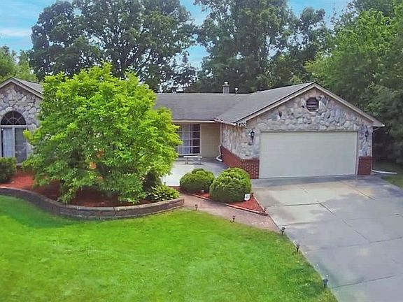 3rd image of 2400 Elmcrest Rd