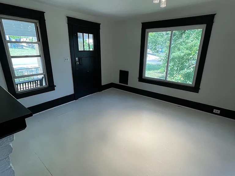 E Cedar St — Photo 14