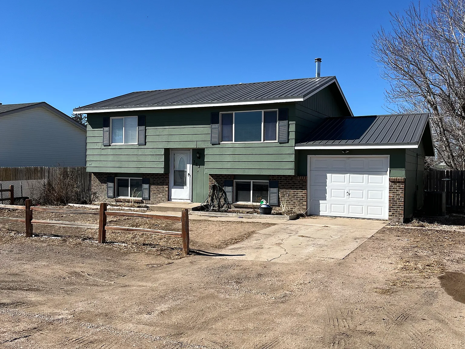 4 bed, 1600 sqft, $2,100 — Photo 1