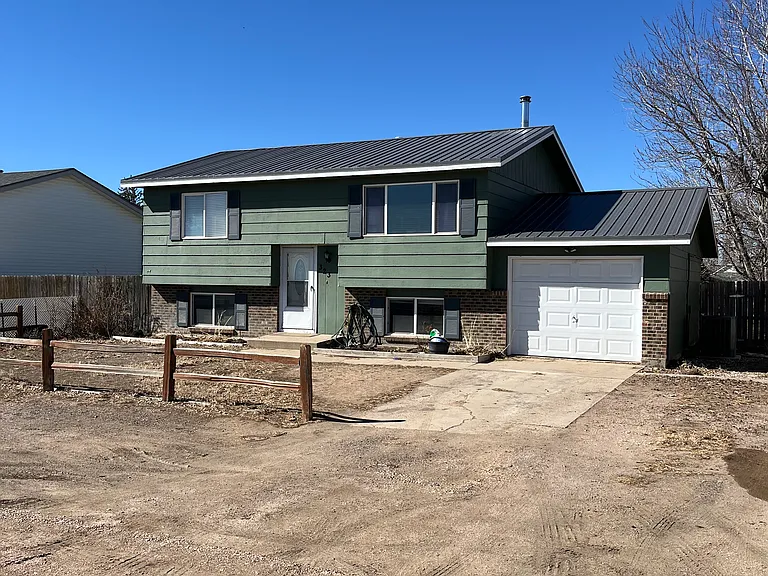 323 Carr St — Photo 1