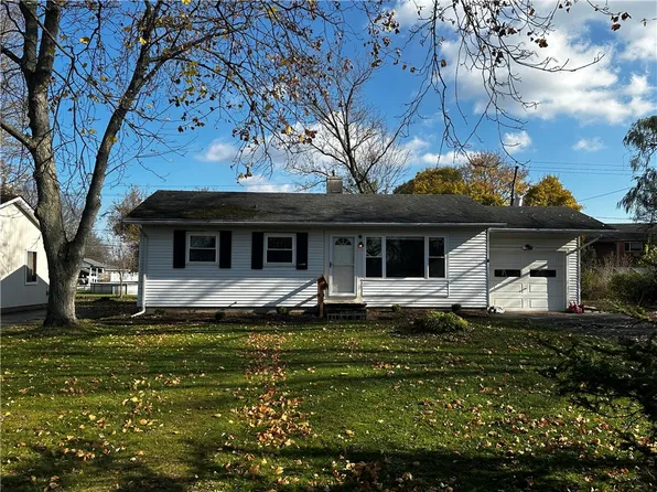 18 Fairlea Rd, Honeoye Falls, NY 14472