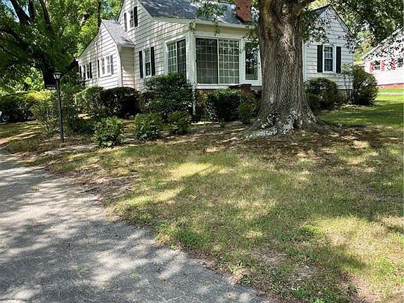 4th image of 1826 S Park Dr