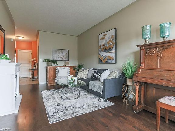 4th image of 16 Millcroft Dr