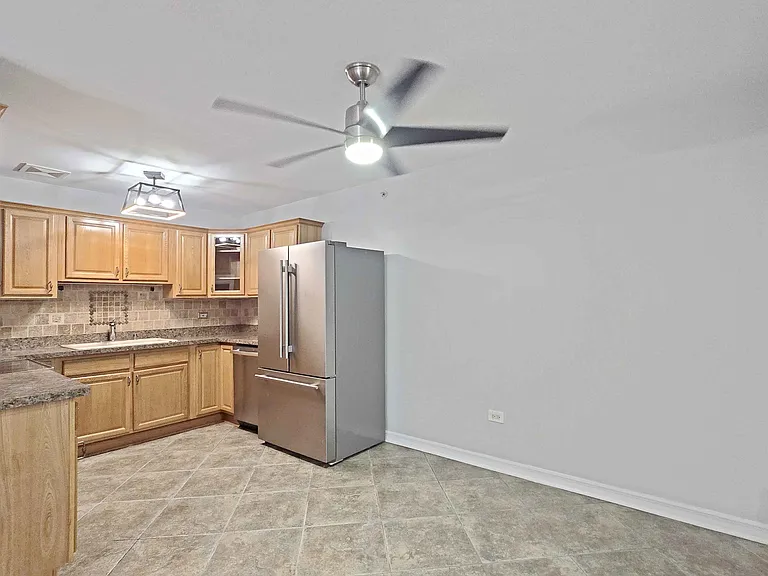 8500 W 103rd Ter #308 — Photo 3