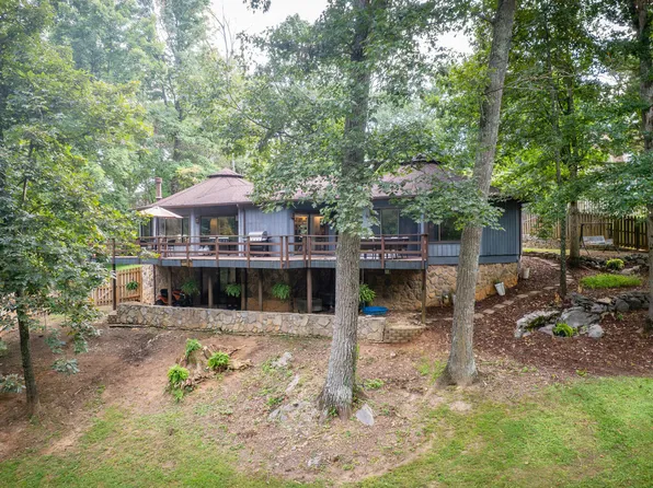 231 Overlook Dr, Blountville, TN 37617