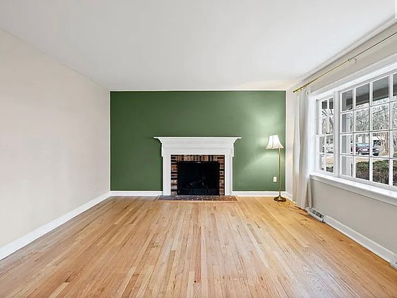 2nd image of 127 Temple Cir