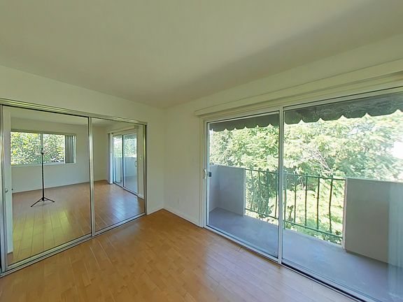 5th image of 10903 Camarillo St APT 204