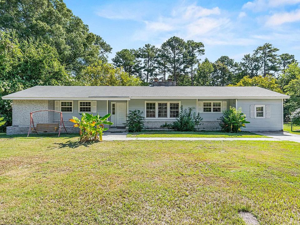 1st image of 204 Oakwood Dr