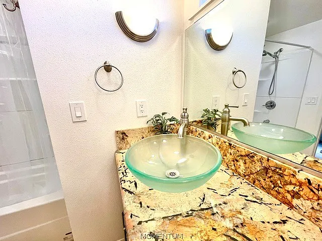 2 bed, 1.0 bath, 723 sqft, $1,395 — Photo 2