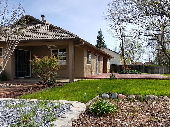 Large Deck in Bckyrd