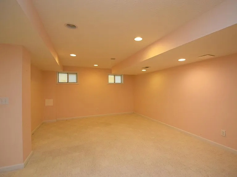 7867 Winding Creek Ct — Photo 21