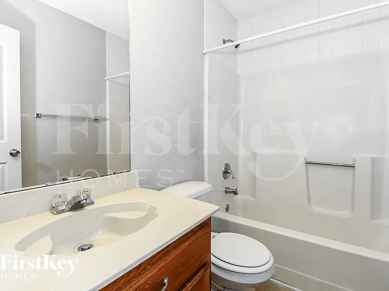 2798 Laura Cir E — Photo 13