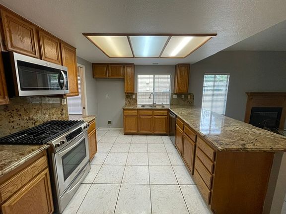 5th image of 3393 Royal Ridge Rd