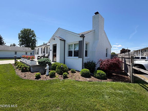 3rd image of 2603 Shoreland Ave