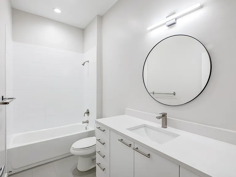 The Lofts at Atlantic Station- Bathroom 4