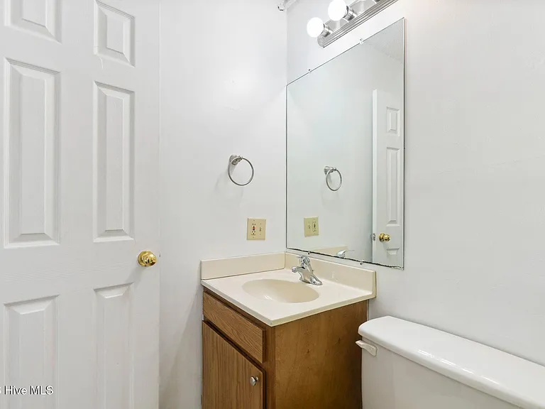 4304 Spirea Dr #B — Photo 16
