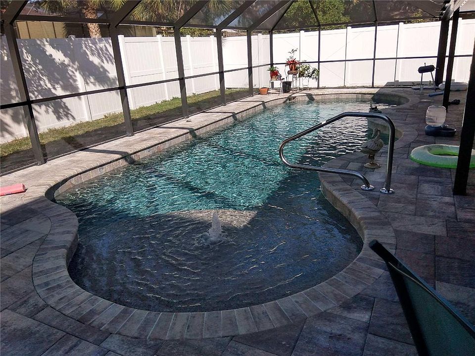 2nd image of 410 Pameto Rd