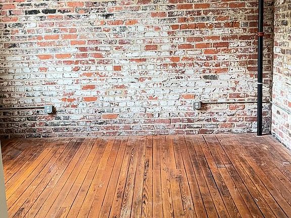 3rd image of 215 E Bank St APT 4
