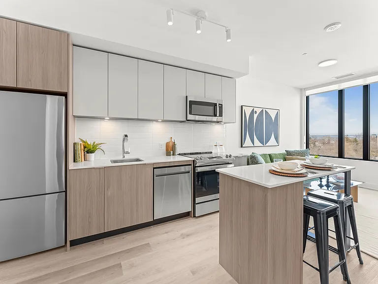 500 Upper Wellington St — Photo 17