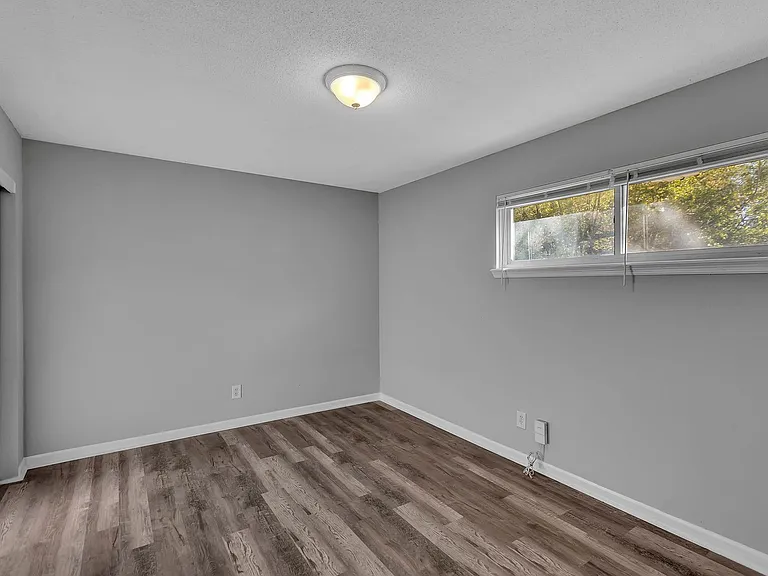 Barat Ave Apartments — Photo 13