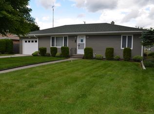 1910 Nicholson St, Crest Hill, IL 60403