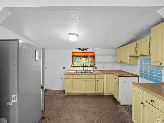 5th image of 3060 Central Avenue