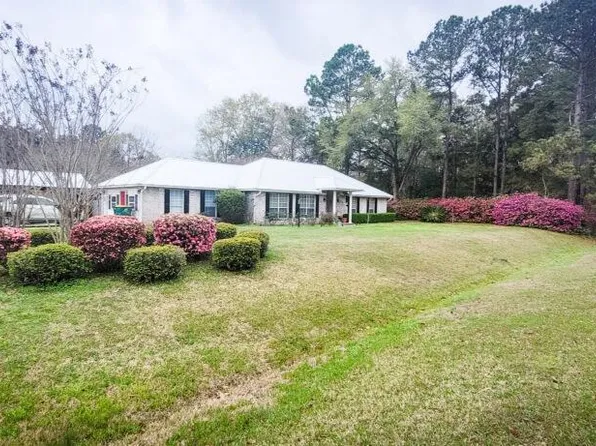 212 White Oak Ave, Crestview, FL 32536