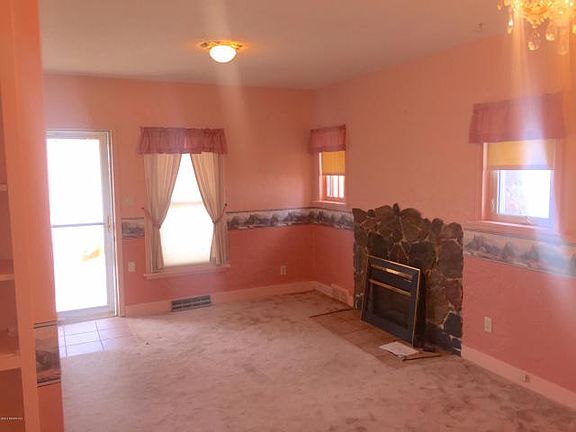 3rd image of 302 N Quinn St