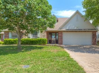 2201 Quail Run Ct, Claremore, OK 74019