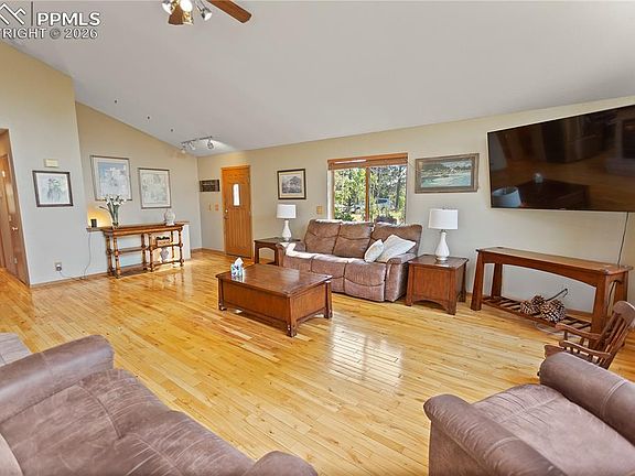 4th image of 566 Spring Valley Dr