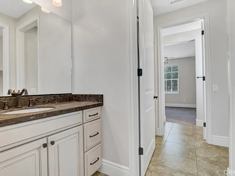 9611 Baden Ave — Photo 32