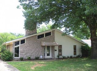 709 Raintree Rd, Fort Worth, TX 76103